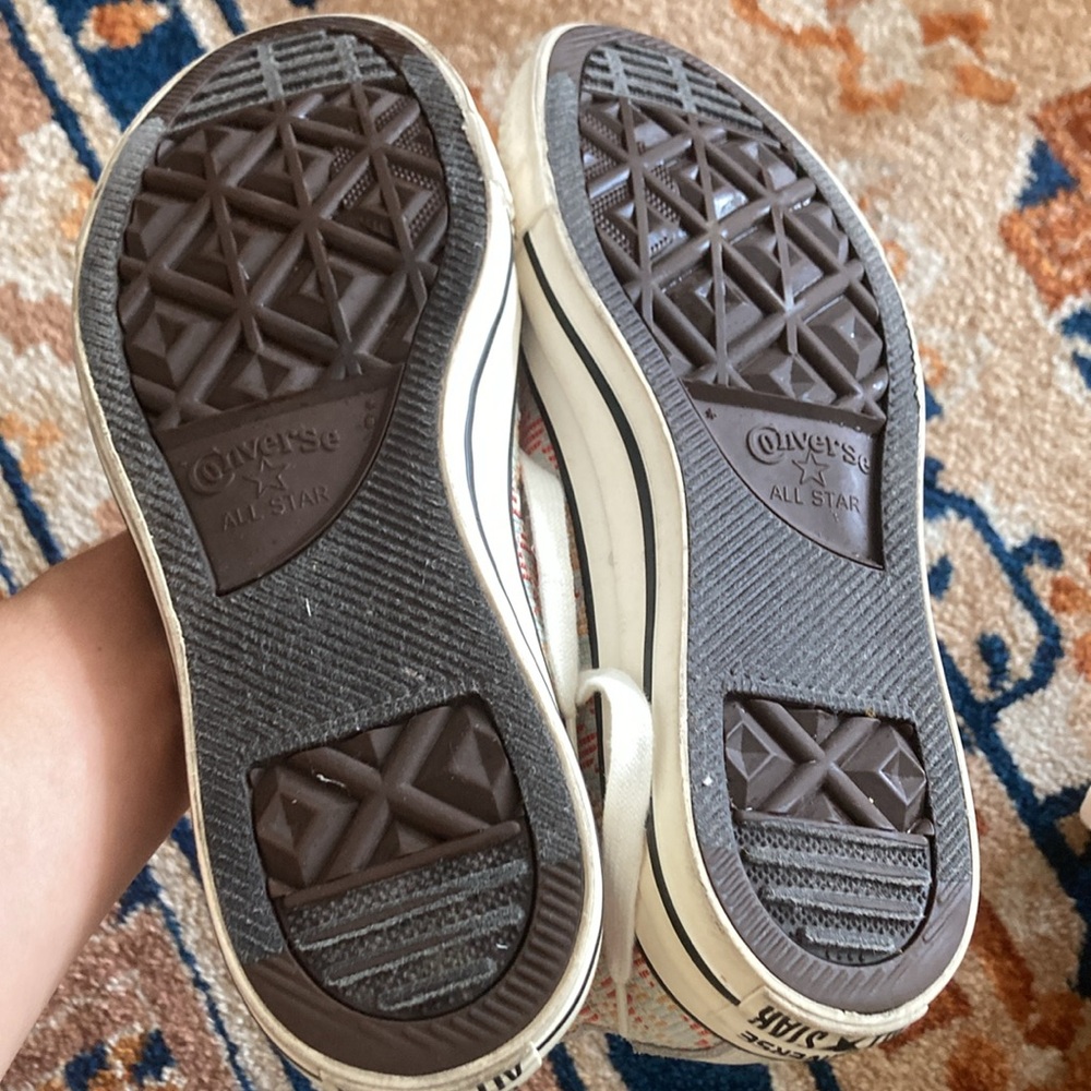 Like new women’s 8.5 high top Converse - Picture 10 of 13